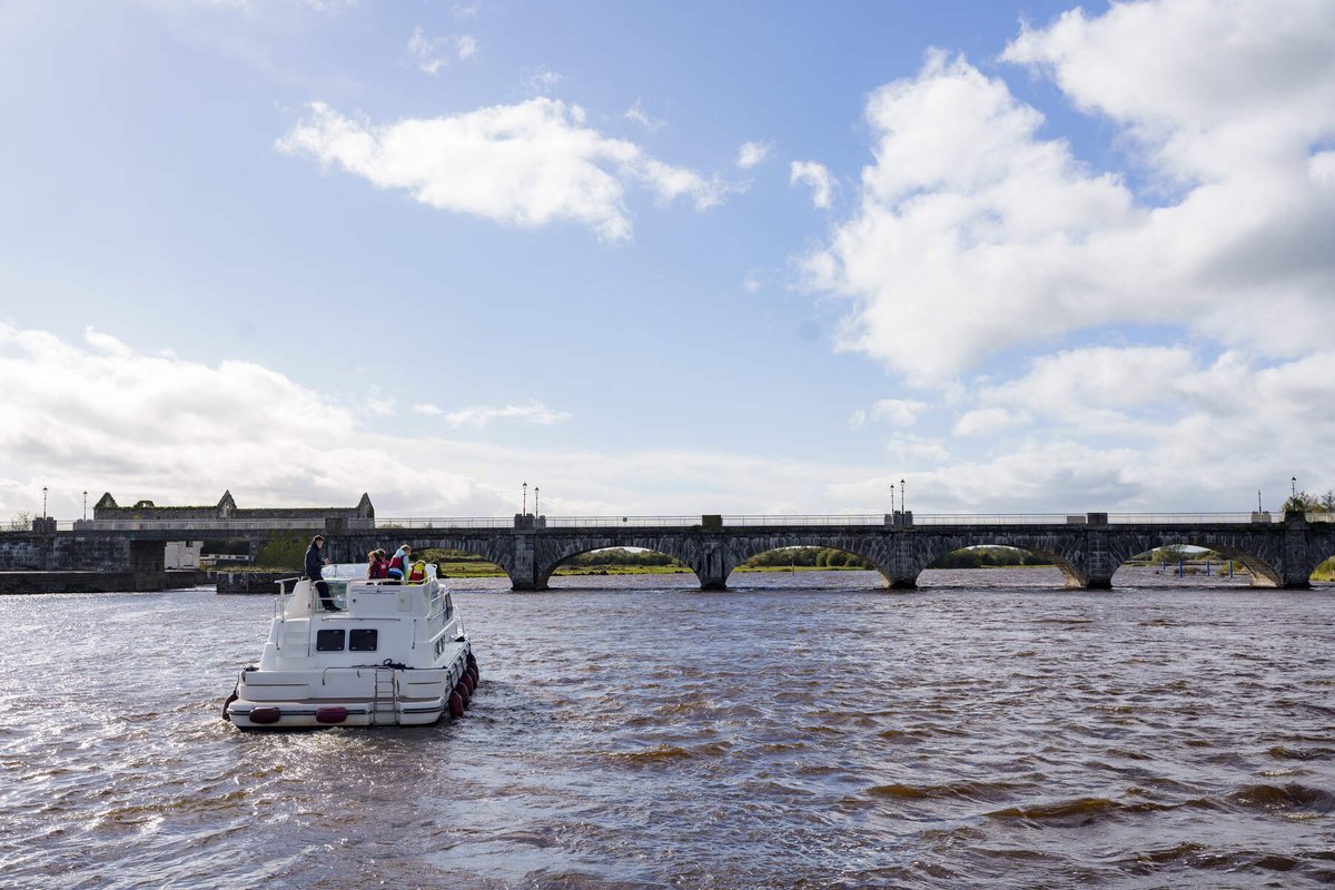 Discover the joy of cruising on the River Shannon and the delights of steering your own course. Book in for 2023% and receive a 10% discount on the Silver Spray class only, before the 31st March. silverlinecruisers.com
#rivershannon #headintotheblue #earlybird #irishwaterways