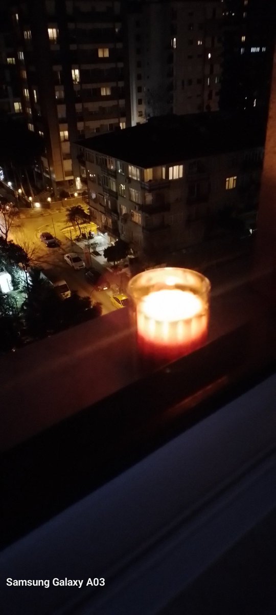 SevilBerk8's tweet photo. Her akşam bir mum yak değeri unutma unutturma https://t.co/8nSnseulfv