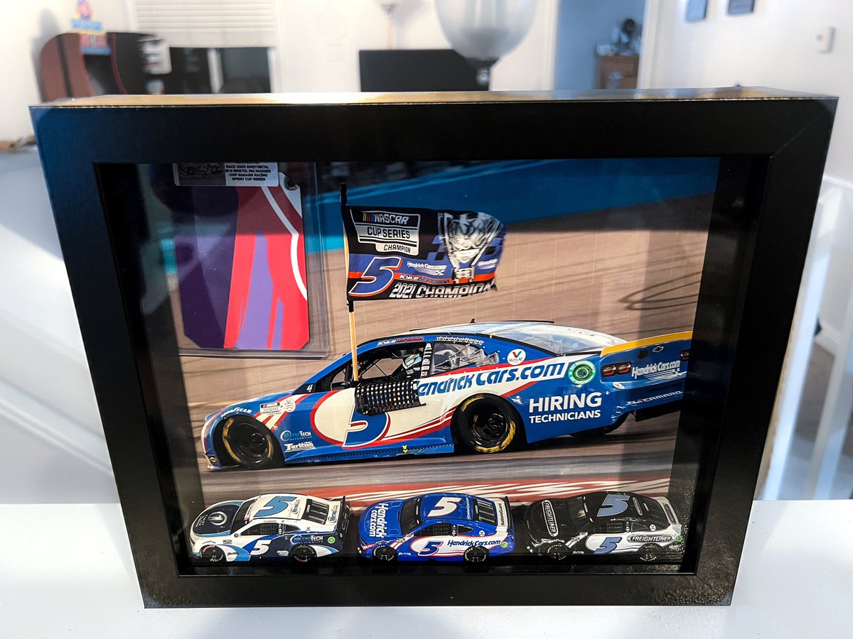 VortexRacingNet's tweet image. We’ve been messing around with creating custom NASCAR shadow boxes. 

These can include hero cards, 1:64 diecast, sheetmetal, photos, signed cards and more!

Is this something you guys would be interested in? Let us know your thoughts!