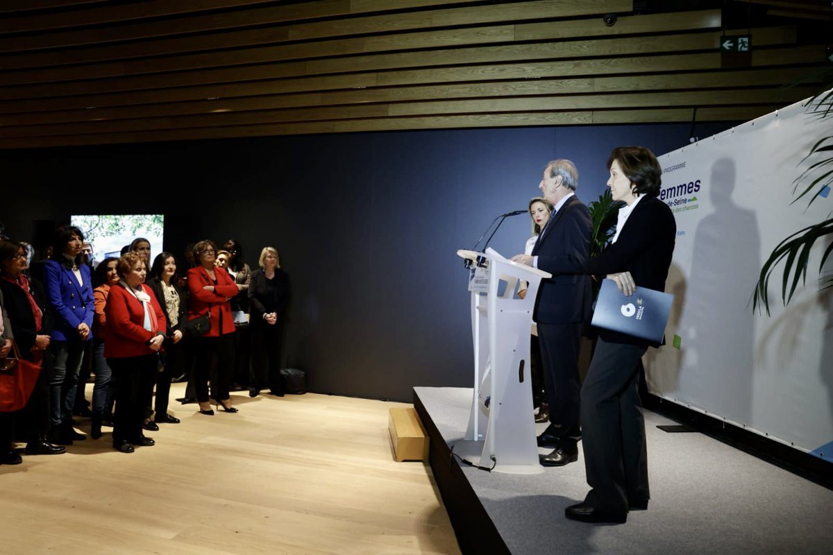 4⃣ axes forts: 
👥Favoriser la réussite grâce à un réseau d'ambassadrices 
👩‍🎓Sensibiliser la jeunesse avec un programme d’intervention ciblé vers les établissements scolaires 
💡Créer un "#CuriousLab Égalité femmes-hommes" 
🤝Encourager les initiatives de structures associatives