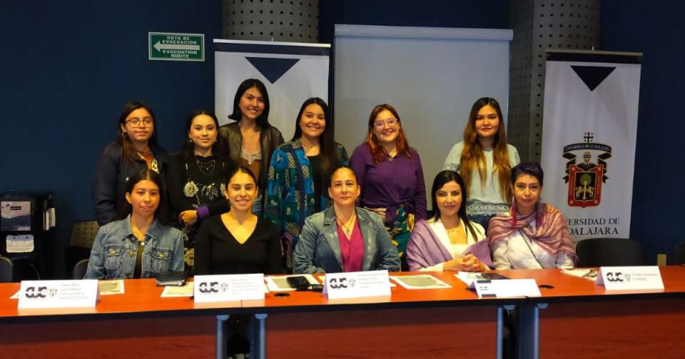 PerspectivaVMx's tweet photo. El día de hoy estuvimos presentes en la rueda de prensa donde compartimos el itinerario de actividades del 8 y 9 de marzo que en colaboración con el @cucosta_udg_oficial ,El departamento de Estudios Jurídicos y diversas colectivas amigas realizamos para todas ustedes 💜
#pvmx https://t.co/DGiXhpAoOn