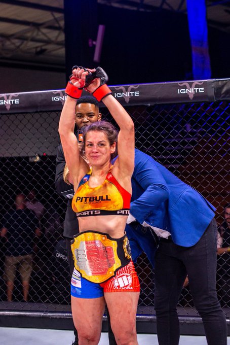 2 pic. Representing Ronin MMA Gym Birmingham . 
Could not thank enough to my coaches that helped me out