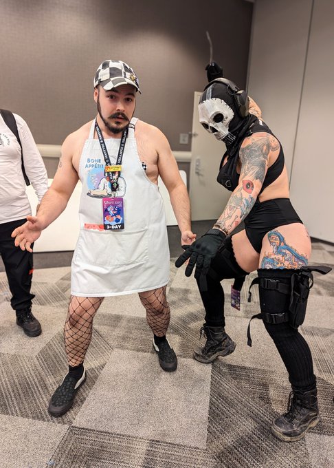 Boypaws 🔞 On 🦋 - 1 pic. It was an absolute treat meeting @xxautumnivyxx & @TwinkleSkeleton Extra so with @MrCreepyPasta0 and the Spicy Voice panel. Hereditary rewatches will never be the same 🤘 https://t.co/IgQumZaoCc