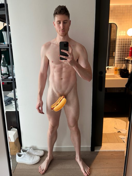 I hope you're hungry, we're having wieners today https://t.co/JY6GyRcI5A