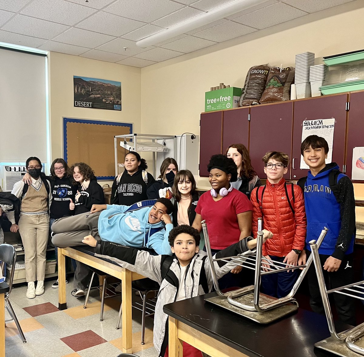 URIGSO's tweet image. ⛵ 🌊 Introducing the crew! This group of 7th graders from Frank E. Thompson Middle School is learning about weather, currents, technology, ocean science, &amp;amp; more in preparation to build &amp;amp; launch their very own #miniboat with @universityofri #URIGSO &amp;amp; @miniboats. #MiniboatMonday