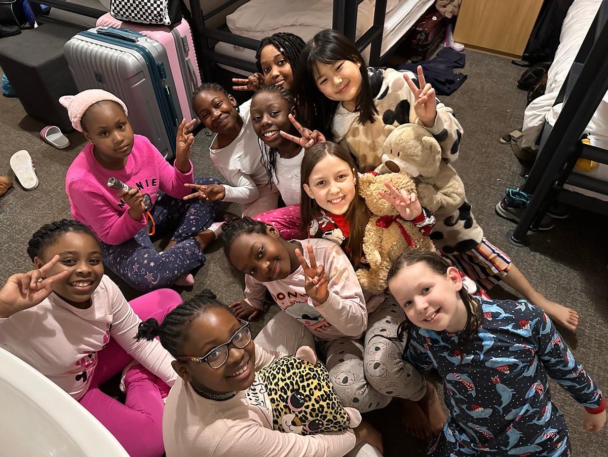 HPA_Philip_Lane's tweet image. Bedtime is upon us and already lasting memories are being made on our y5 residential. Lots of fun filled activities happening tomorrow so be sure to check in with us! @HarrisFed #HPAPLtrips