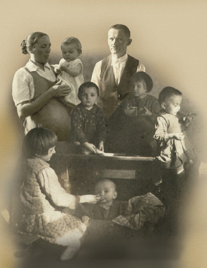 80 years ago, on March 24, 1944 in Markowa, German Nazis murdered the Polish Ulma family - Józef, Wiktoria and their children - Stanisława, Barbara, Władysław, Franciszek, Antoni, Maria and the unborn child - for helping Jews. 🇵🇱🩸✝️ They were beatified by the Catholic Church.