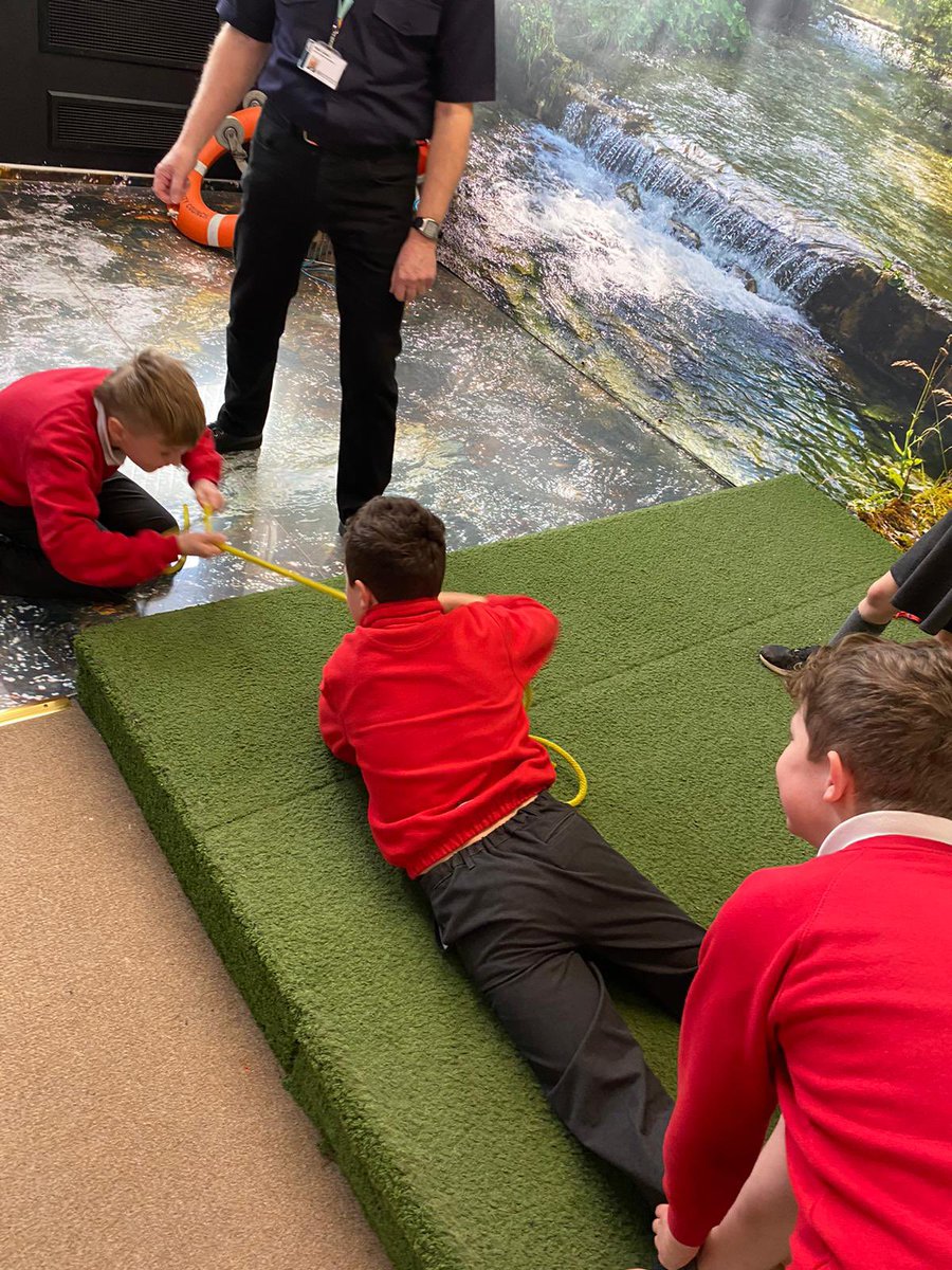 ChiltonPrimary's tweet image. Today year 6 went to Junior Citizen at Oxford Fire Station where they found out about managing risks and dangers.