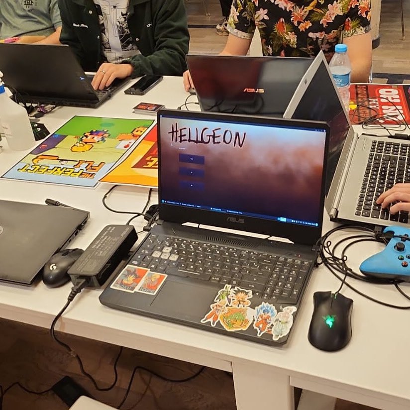 PurplespriteG's tweet photo. El viernes pasado asistimos al Valencia Indie summit!😎. Un buen día para conocer gente, aprender y en especial presentar nuestro juego en desarrollo Hellgeon 💥 🎮 https://t.co/W9f5KwAoqo