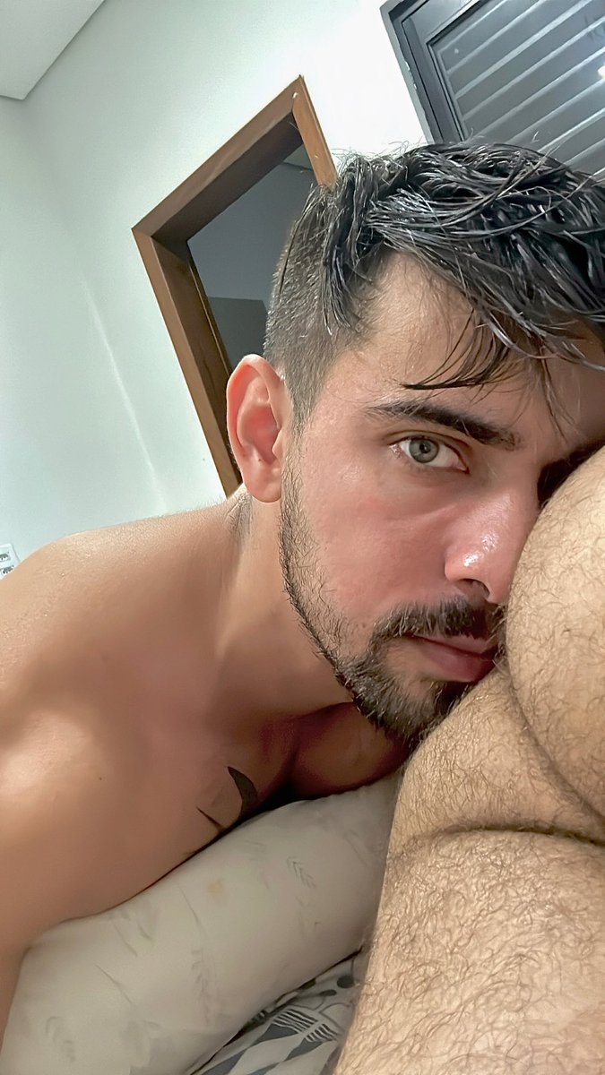 onlyvicctor's tweet image. eu amo um travesseiro assim 😛