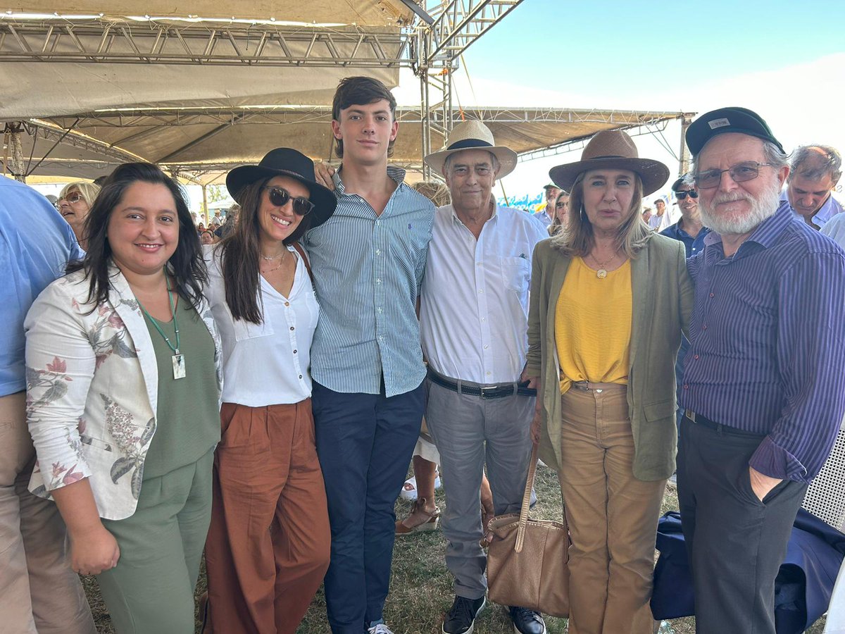PeesBozUTE's tweet photo. Participando con  Directores de UTE, autoridades nacionales y departamentales y con miembros de la familia Manini Ríos en la Inauguración de la Zafra de Arroz 2023, Vichadero, Rivera. https://t.co/Suzw9aT0uP