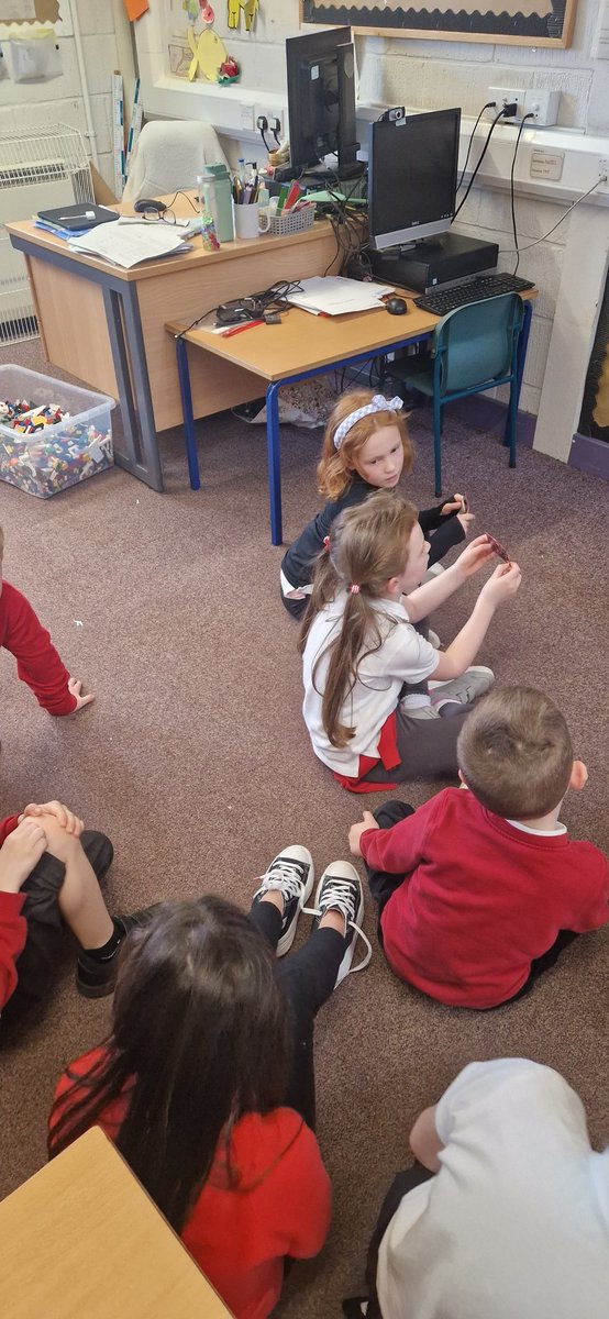 Misshendry_hps's tweet photo. We really enjoyed our session with Julie and Amber @HSBC_UK. They taught us all about how money has changed throughout the years and all the different parts we could find on a debit card. Ask us at home what we can remember. https://t.co/aBAkt8JF96