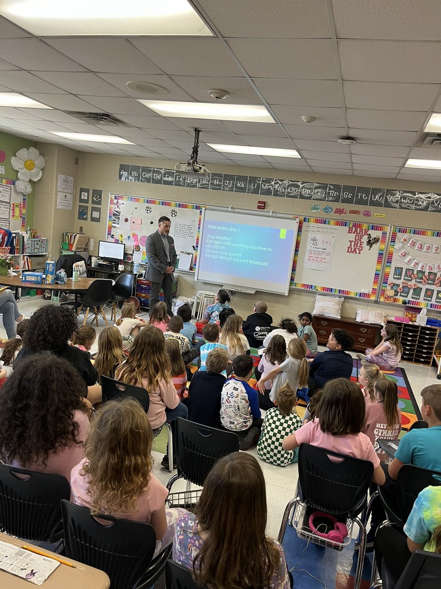 MsLaney_2nd's tweet photo. Today we asked questions about economics and got those questions answered by an expert! Thanks to my dad for coming in to talk to these kids about his business and how they can become a little better everyday! #WestWildcats https://t.co/TzjC9MdpWA