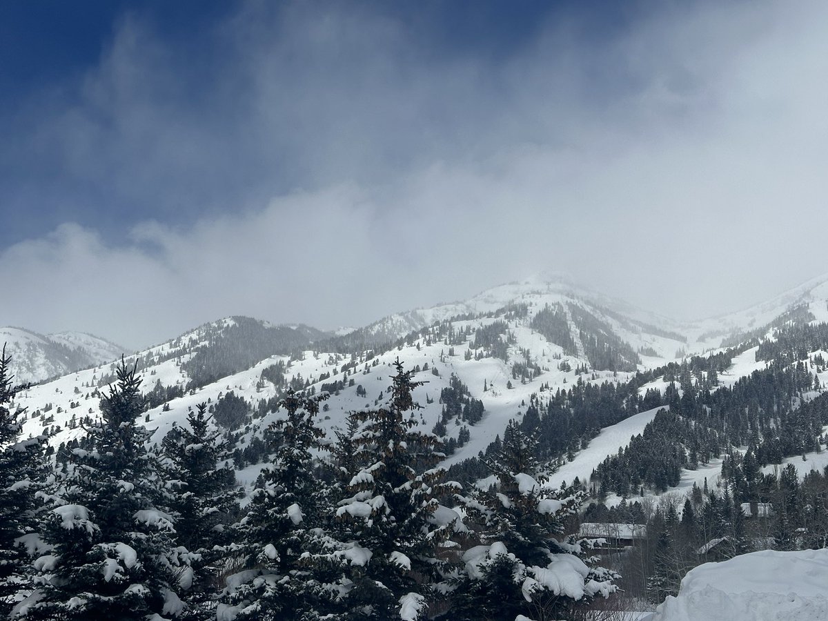 EdDearien's tweet image. I see you Wyoming 👀