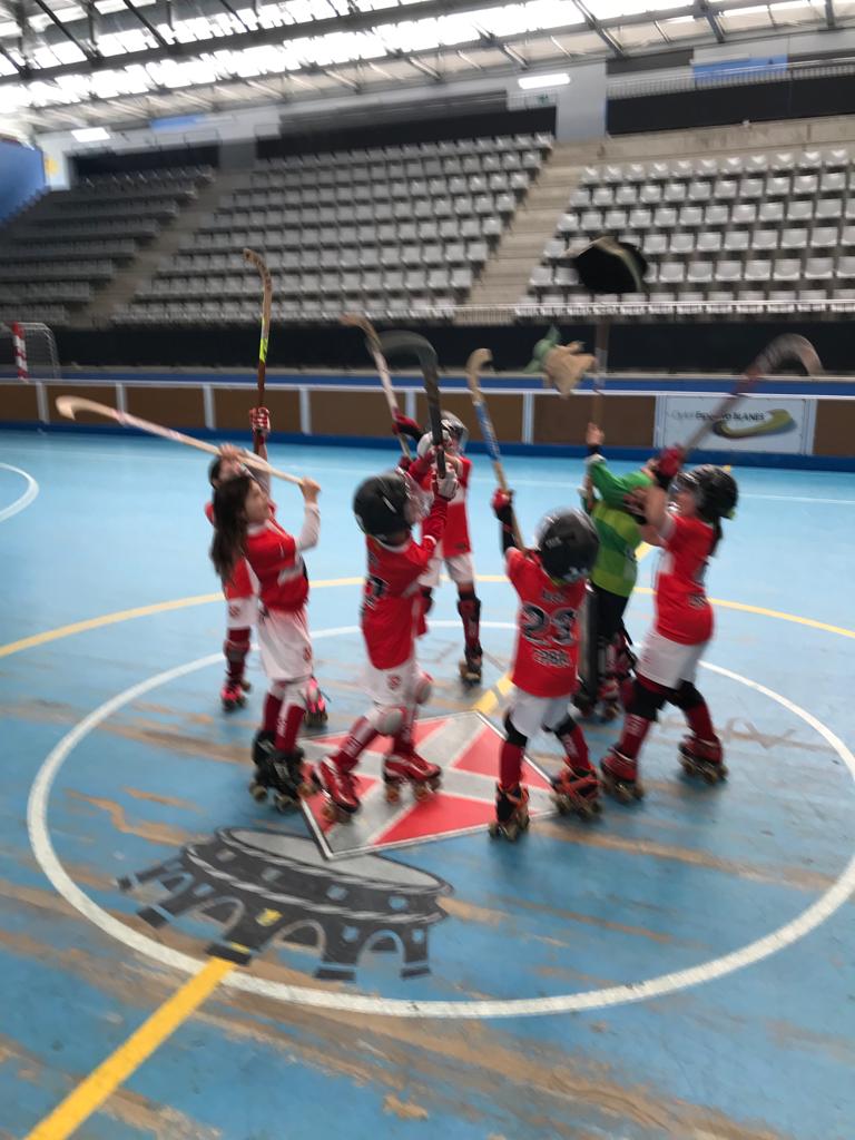 CPBlanesAtletic's tweet photo. Bon partit del prebenjami B contra el Jonquerenc. 💪👏
#hoqueipatins #somHoqueisomBlanes #seguimtreballant #opticahospitalaria #pizzeriadolcevitablanes #oxigensalud https://t.co/zMPLcPaoAA