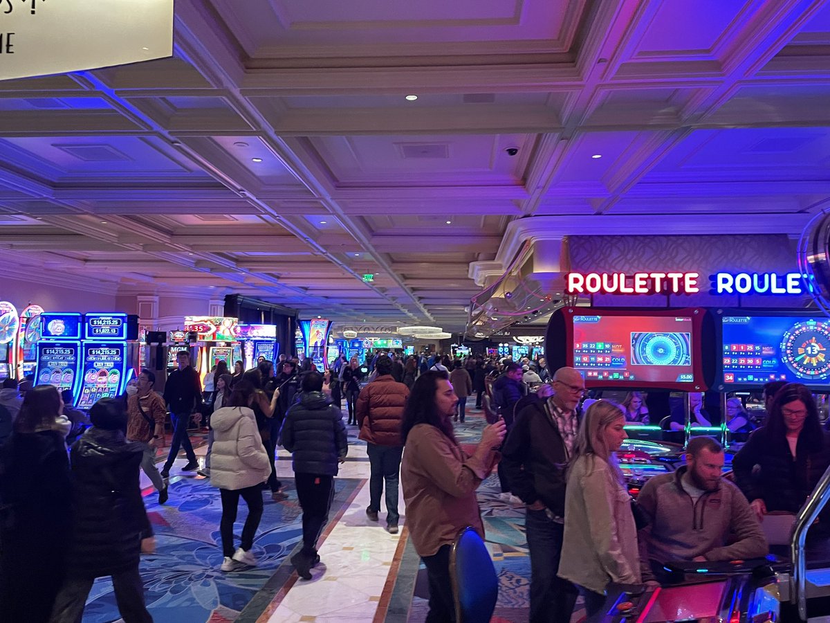 isdmsr's tweet photo. Las Vegas行ってました。
とりあえず日本のSMBアカウントで唯一の達成者バッチもらいました。

今年はのんびりしたい。 https://t.co/tnjtAgC4Rr