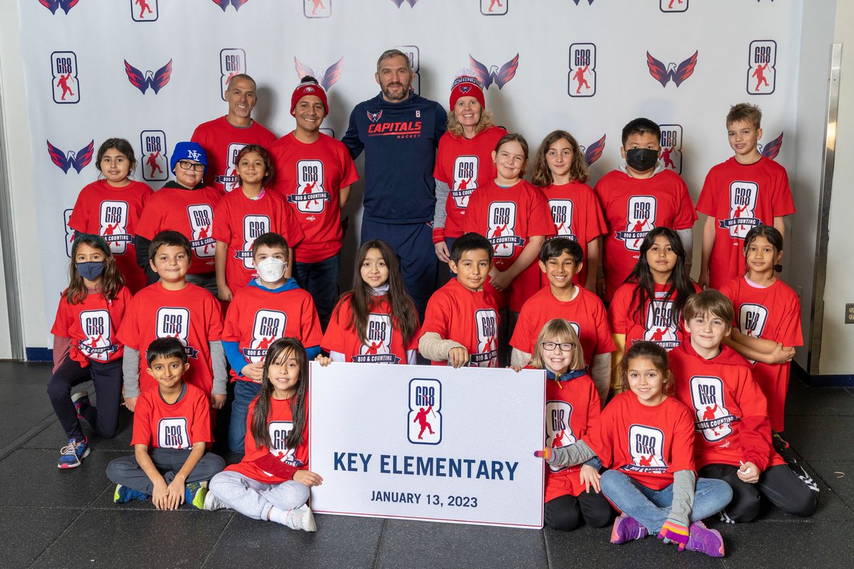 You know……just hanging with my pal Ovi. <a href="/Capitals/">Washington Capitals</a> #GR800kids <a href="/EscuelaKeyAPS/">Escuela Key Elementary</a>