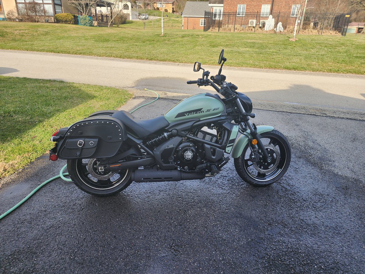FweenTSP's tweet photo. Baby's first bath @KawasakiUSA #VulkanS #motorcycle #piratelife https://t.co/3ZaOEMWdbz