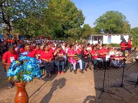#BartoloméMasó se vistió de gala en el Acto municipal dedicado a las mujeres. Felicidades 🇨🇺💐💐 #Cuba #CubaEsAmor #ProvinciaGranma <a href="/CapoNapoles/">Yanaisi Capó Nápoles</a> <a href="/DiazCanelB/">Miguel Díaz-Canel Bermúdez</a> <a href="/escribano_cruz/">Francisco Alexis Escribano Cruz</a> <a href="/MilanesJerez/">Wilver Jerez Milanés</a> <a href="/Leticia77883914/">Leticia</a> <a href="/EnoelHernandez2/">Enoel Hernandez</a>