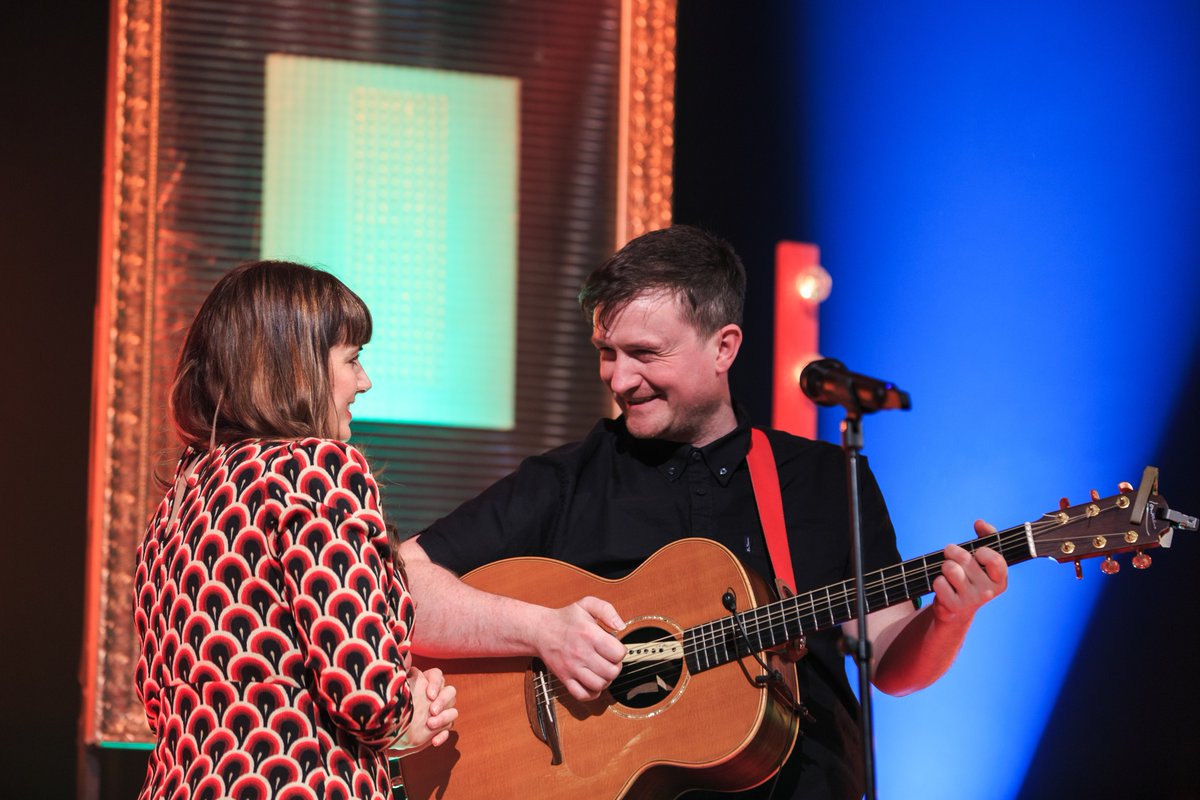 Less than an hour to go to catch our performance tonight on @BBCTwoNI 

Tune in! 10pm - I Lár an Aonaigh with @RonBlockAKUS and Andy Meaney 

@BTRadarTV @bbcgaeilge