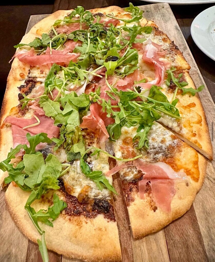 VivaceRaleigh's tweet photo. Flatbread heaven๐โโโโโโโโ
โโโโโโโโ
Our FIG & GORGONZOLA Flatbread is topped with prosciutto and arugula. Yum! ๐โโโโโโโโ
โโโโโโโโ
๐ท @raleighfoodpicsโโโโโโโโ
#VivaceRaleigh #RusticItalian #VisitNorthHills #Ralโฆ https://t.co/Y68m5BT8Mt https://t.co/N6JUid5ima
