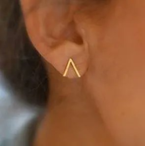 These V #studearrings or Open #triangleearrings, can be found in the Secret Jewellery Store at secretjewellerystore.com/product/triang…