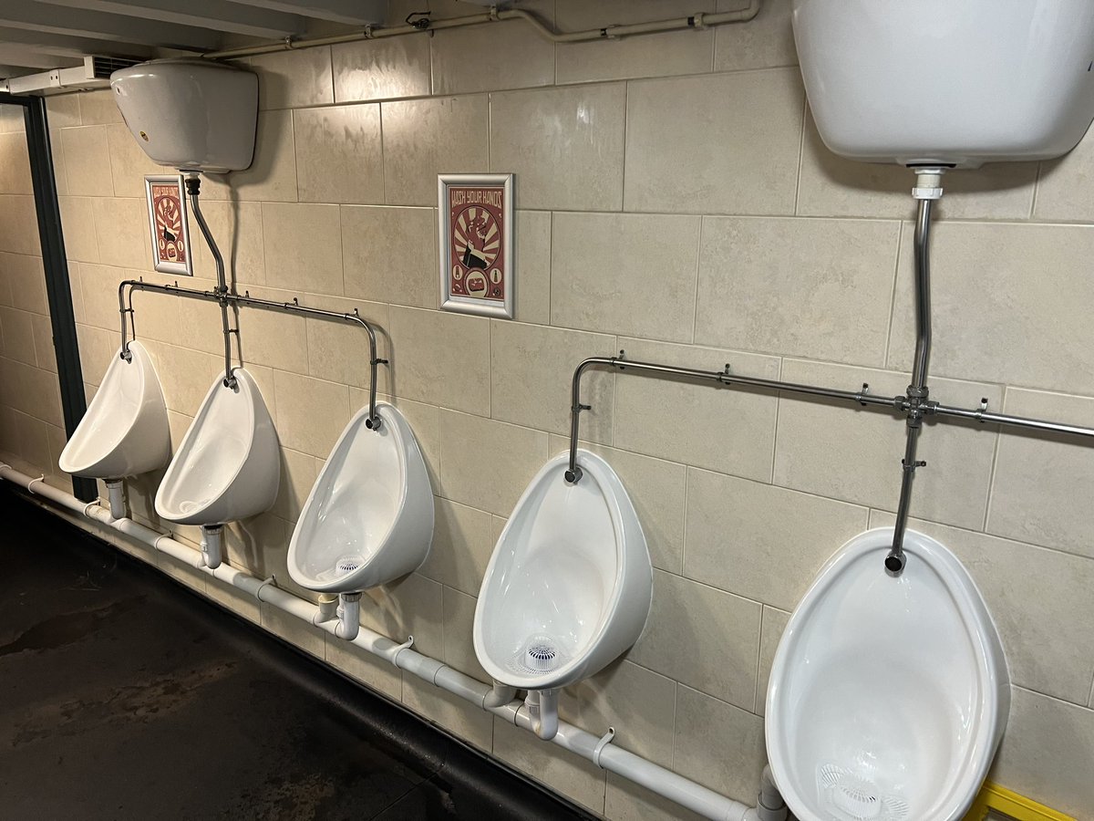 Crows Nest, Percy Street, Newcastle.

Lovely pub but oppressive toilets due to the very low basement ceiling. Quite smelly as well. Had a nice chat with a man about hand driers though.

3/10.