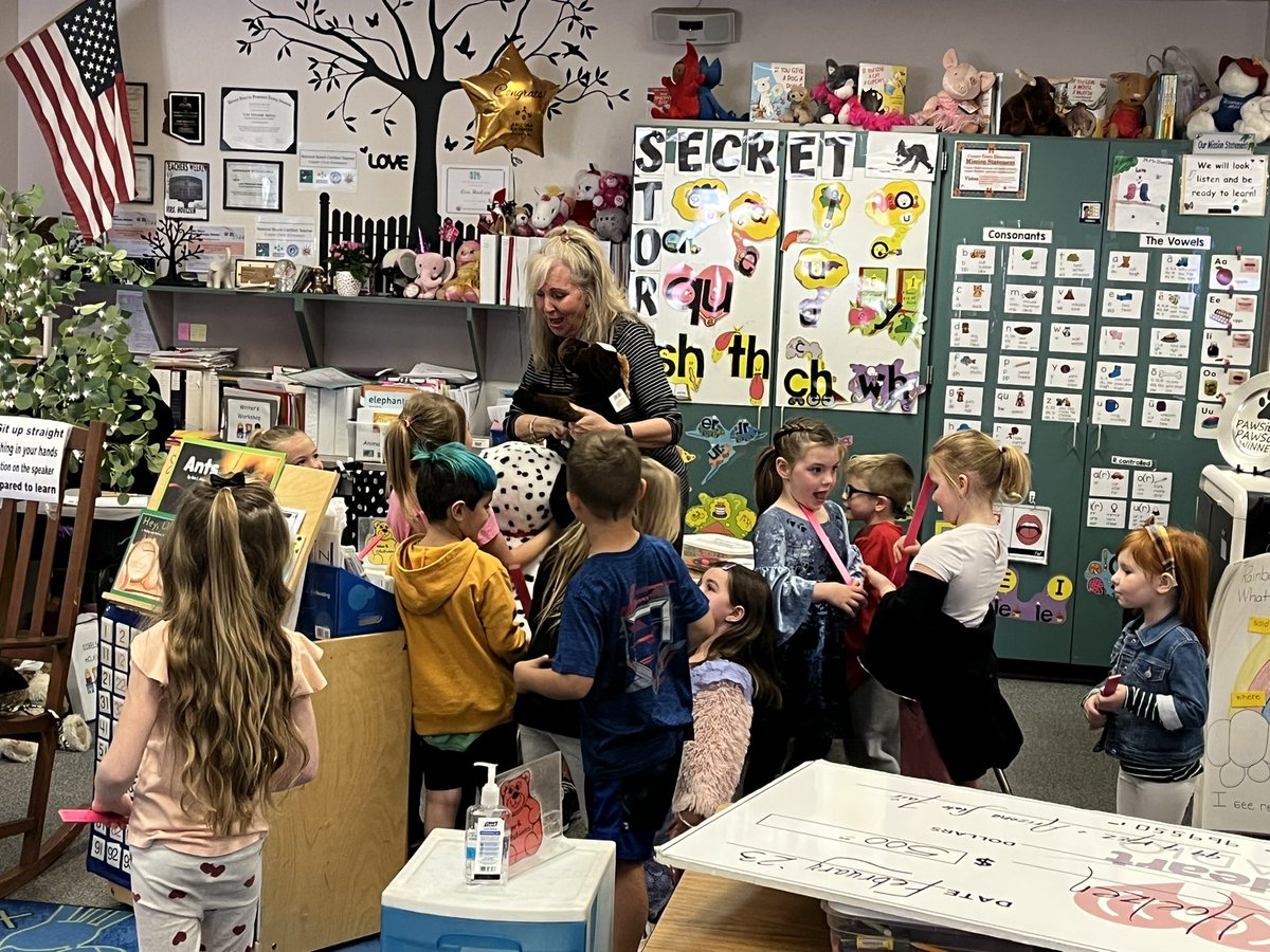 What a great start to the week! Congratulations to Mrs. Hoelzen for being chosen at 99.9 KEZ teacher of the month!@DVUSD