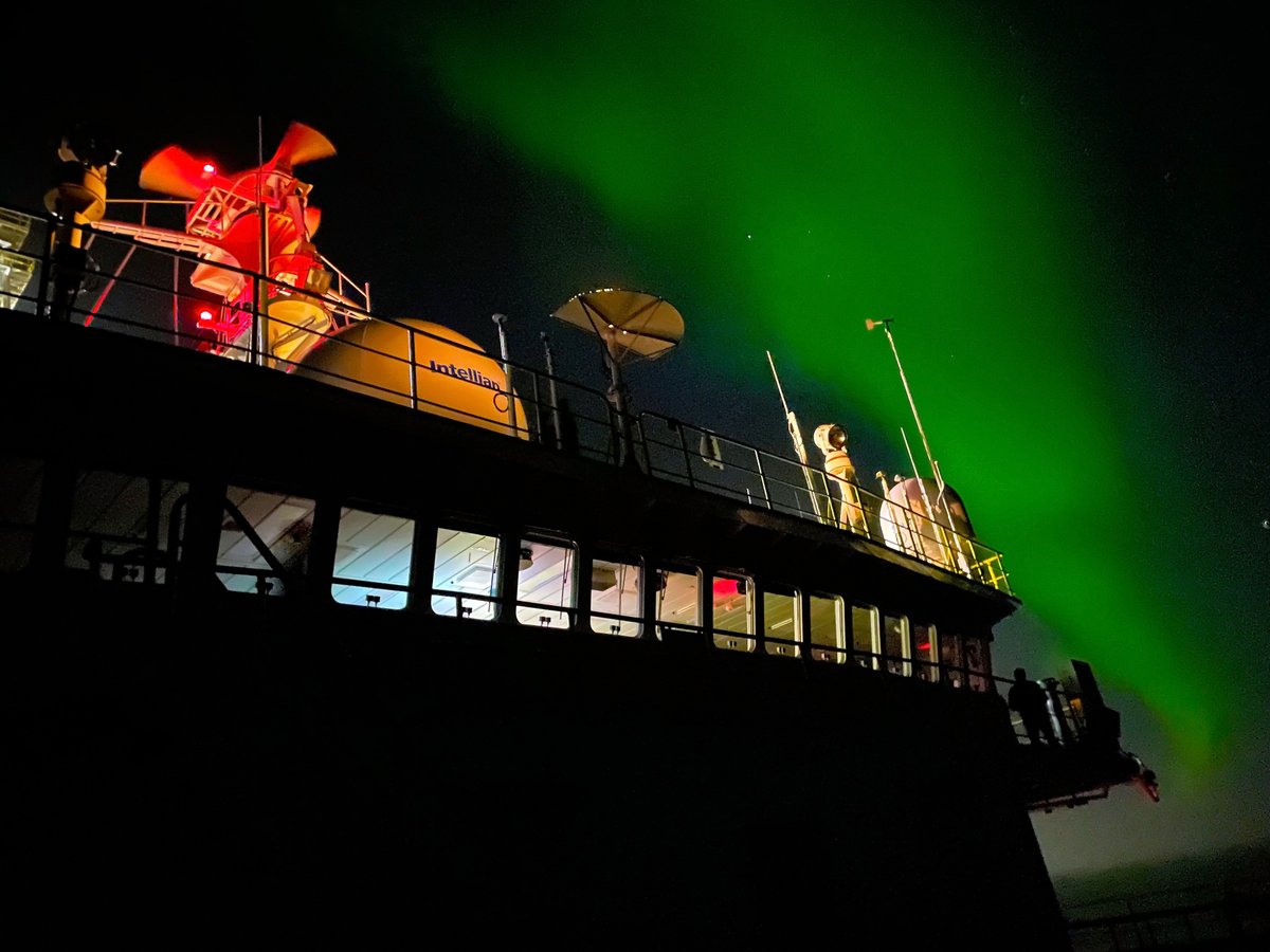 SchererReed's tweet photo. Here's Captain Jake watching #auroraborealis on @TheJR in the Norwegian Sea #exp396.  So sad that the coming #IODP expeditions will be the last. 

I sailed on ODP 124, ODP 151, IODP 279 and IODP 396. My students have joined a bunch through the years. https://t.co/oPWQUnOELd