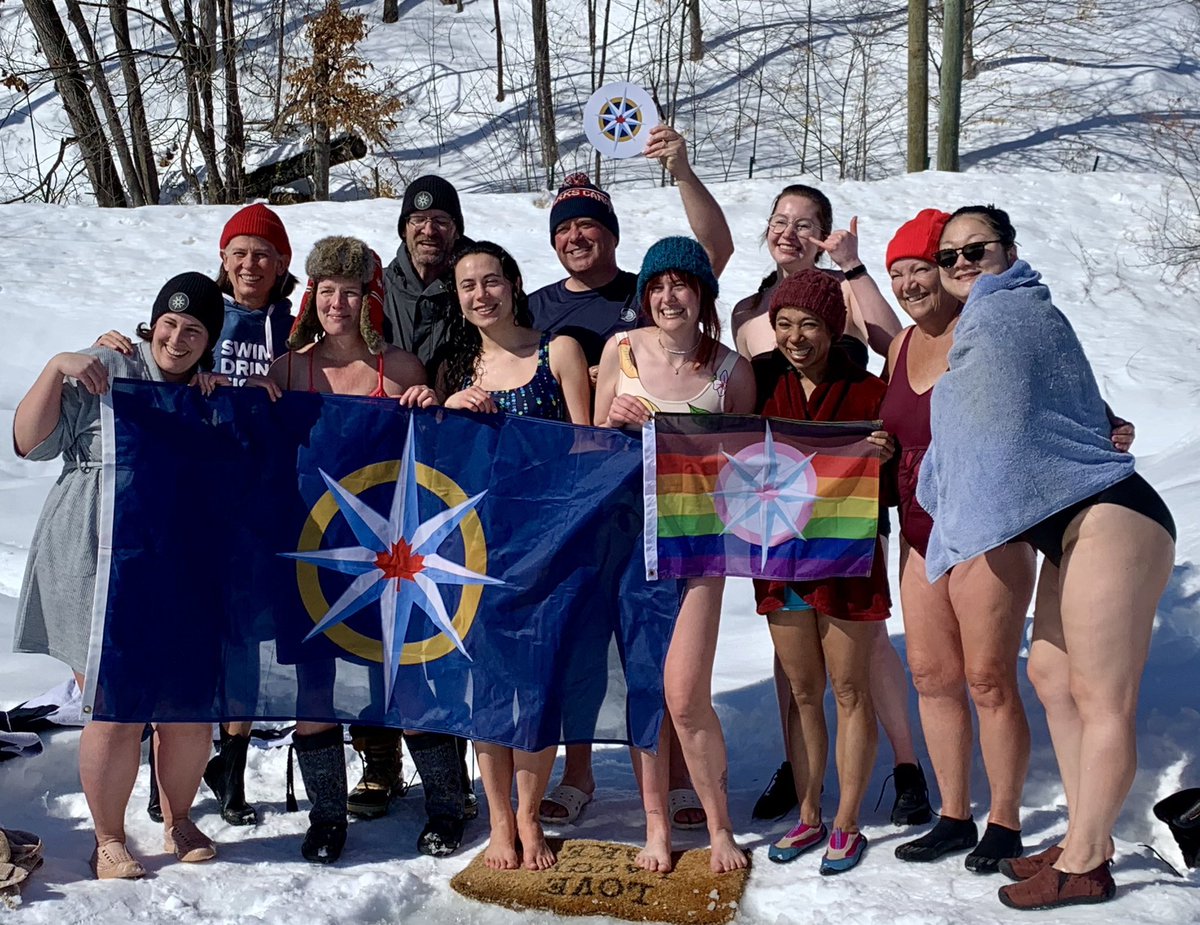 Super fun polar plunge today with fellows & colleagues from @RCGS_SGRC @CanGeo. I loved swimming with the amazing & honourable @Sheila_Copps who always fought for clean water! #swimdrinkfish #PolarPlunge