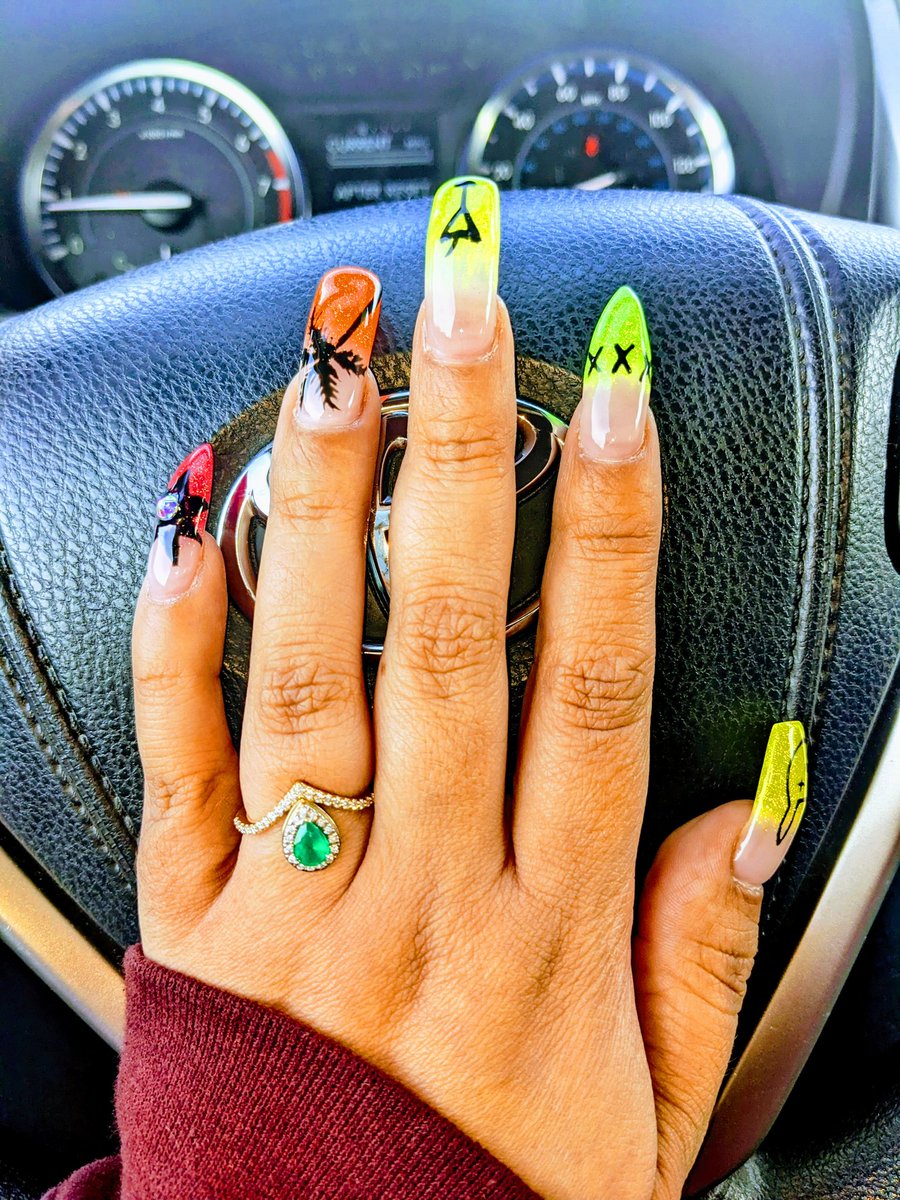 VivaLaBueno's tweet photo. My nail tech understood the assignment okkuurrrt!!!
If you know me, you know my Benito obsession 😂😭🐰👅🌊🌴🌞❤️ love how this set came out!! 😍 #BadBunny #Callaita #acrylicnails #BadBunnyNails https://t.co/yEnpEdwUcx