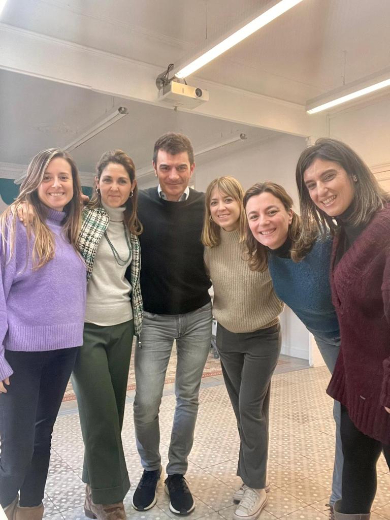 ¿Dónde estás?
- Aquí.
- ¿Qué hora es?
- Ahora.
- ¿Qué eres?
- Este momento
📌 Taller de Estar Presente en <a href="/eec_coaching/">ESCUELA EUROPEA DE COACHING</a> #Barcelona, dentro de la Certificación de Coaching Ejecutivo