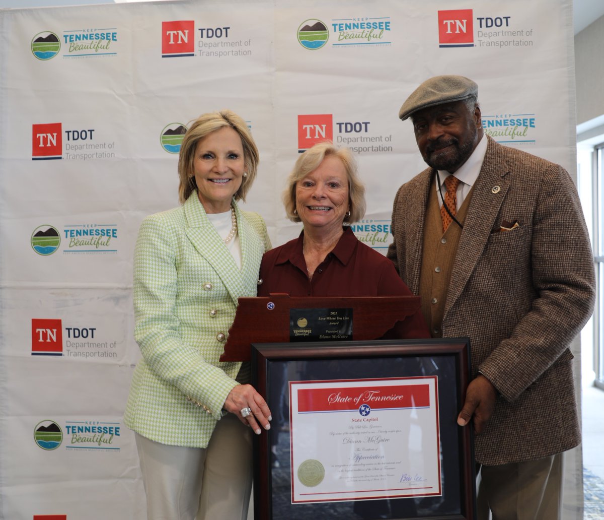 Nobody Trashes Tennessee tweet media