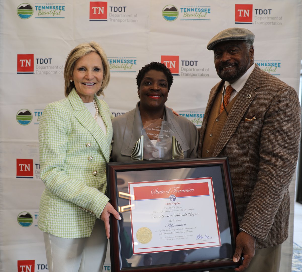 Nobody Trashes Tennessee tweet media