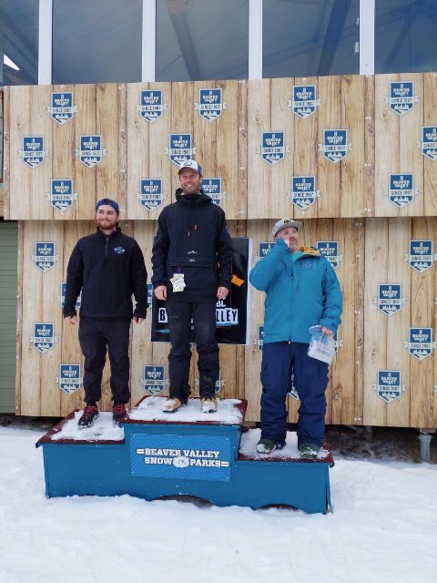 Congratulations to our @LSS_Athletics snowboarders who competed at OFSAA and snowboardcross last week! Lindsay placed 8th in the GS, 2nd in the individual snowboardcross and 1st as part of the @theEOSSAA team! Shoutout to Coach Vickers for placing 1st in the coaches division!