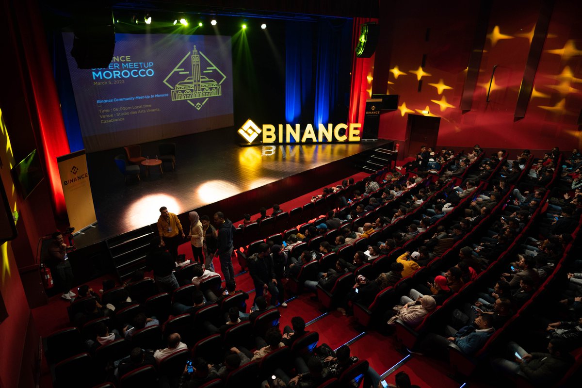 BinanceArabic's tweet image. ياله من لقاء رائع في المغرب 🇲🇦

لقد ذهلنا بهذا العديد الوفير من الجمهور الحماسي، بحضور تجاوز الـ 500 شخص حيث ناقشنا كل ما يتعلق بـ #Binance  وعالم العملات الرقمية، كما أجبنا عن أسئلة الحضور واستمتعنا بالكثير من الأنشطة سويًا
#BinanceMeetupmorocco 

شكراً لكم لجعلها ليلة لاتنسى 🙏