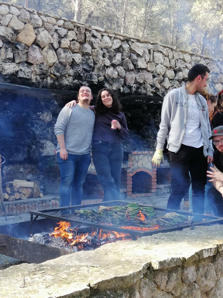 joventcamp's tweet photo. Aquest cap d setmana a Montblanc vam recuperar la calçotada🍽️ 🔝 de @JoventRepublica organitzada per @joventcamp després de molt de temps sense poder celebrar-la

I on vam poder comptar amb la presència del regidor i candidat a l'alcaldia de Montblanc @oriolpallisso https://t.co/LXaqROqknM