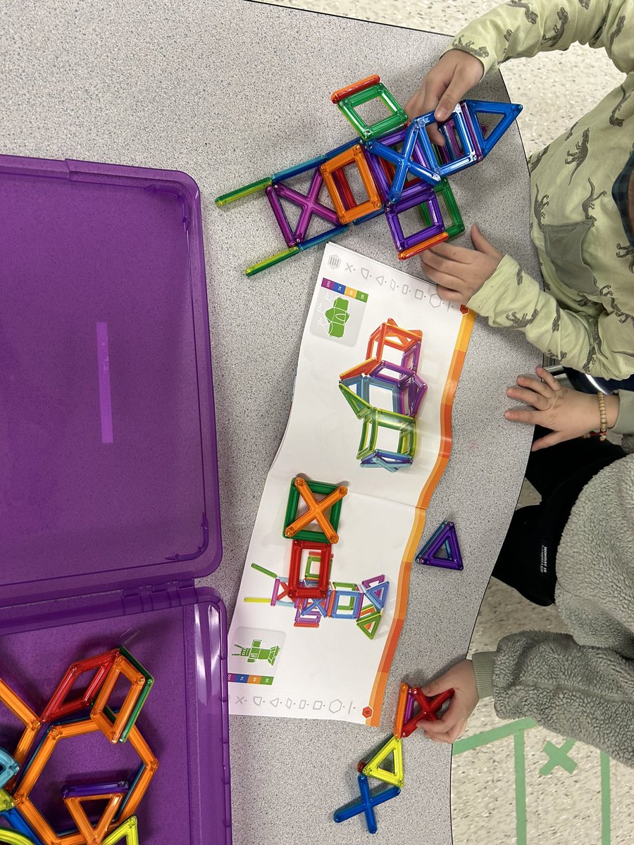 bsteer_'s tweet photo. MAKER SPACE ⚙️
Busy Monday morning in the Maker Space.
•
•
•
@cedarhollowps #thehollow https://t.co/xUjf8YNP9w