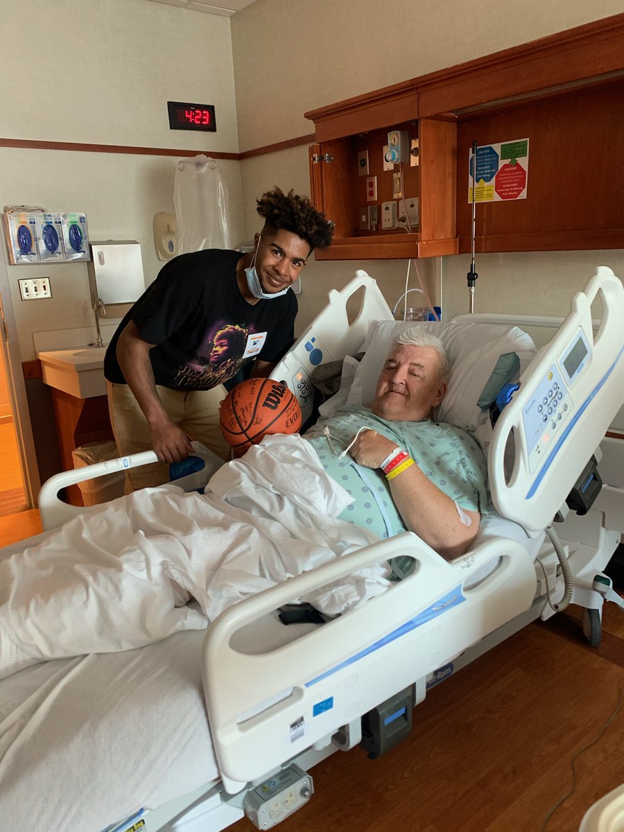 danny_siler's tweet photo. Our @WildkatBBall is not only great on the court but also great in our community. @Kats_Principal @KHS_AD @KHS_SID https://t.co/bAXmmerW6Y