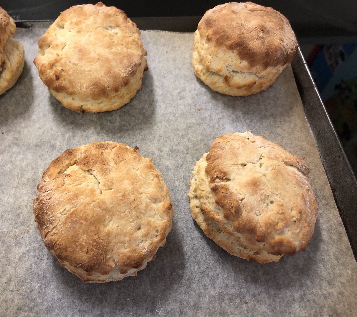 RcsFood's tweet photo. Smelling amazing this morning with Y7s savoury scones 👏 https://t.co/2ZINGN8kNY