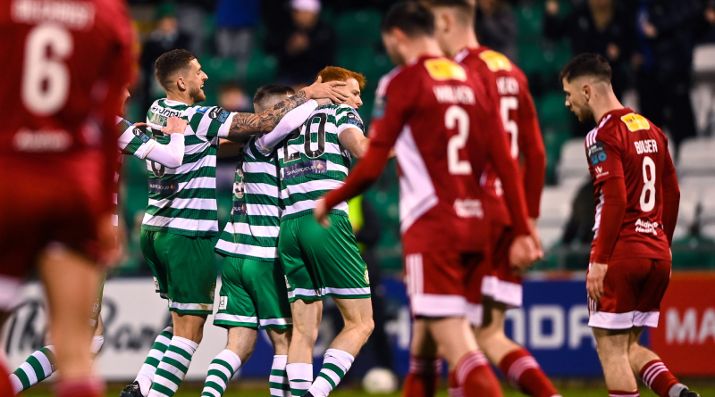 FinalWhistleIE's tweet photo. LOI PD Report: @ShamrockRovers 4-4 @CorkCityFC
A dramatic finish saw Sean Hoare head home to earn Rovers a point at the death as they drew 4-4 in Tallaght against Cork City in a game that had it all.
π https://t.co/yXWIGzG8m6
βοΈ @a_cunningham03
πΈ @sportsfile
#LOIPD #SHAvCOR https://t.co/DwvV1DMILK