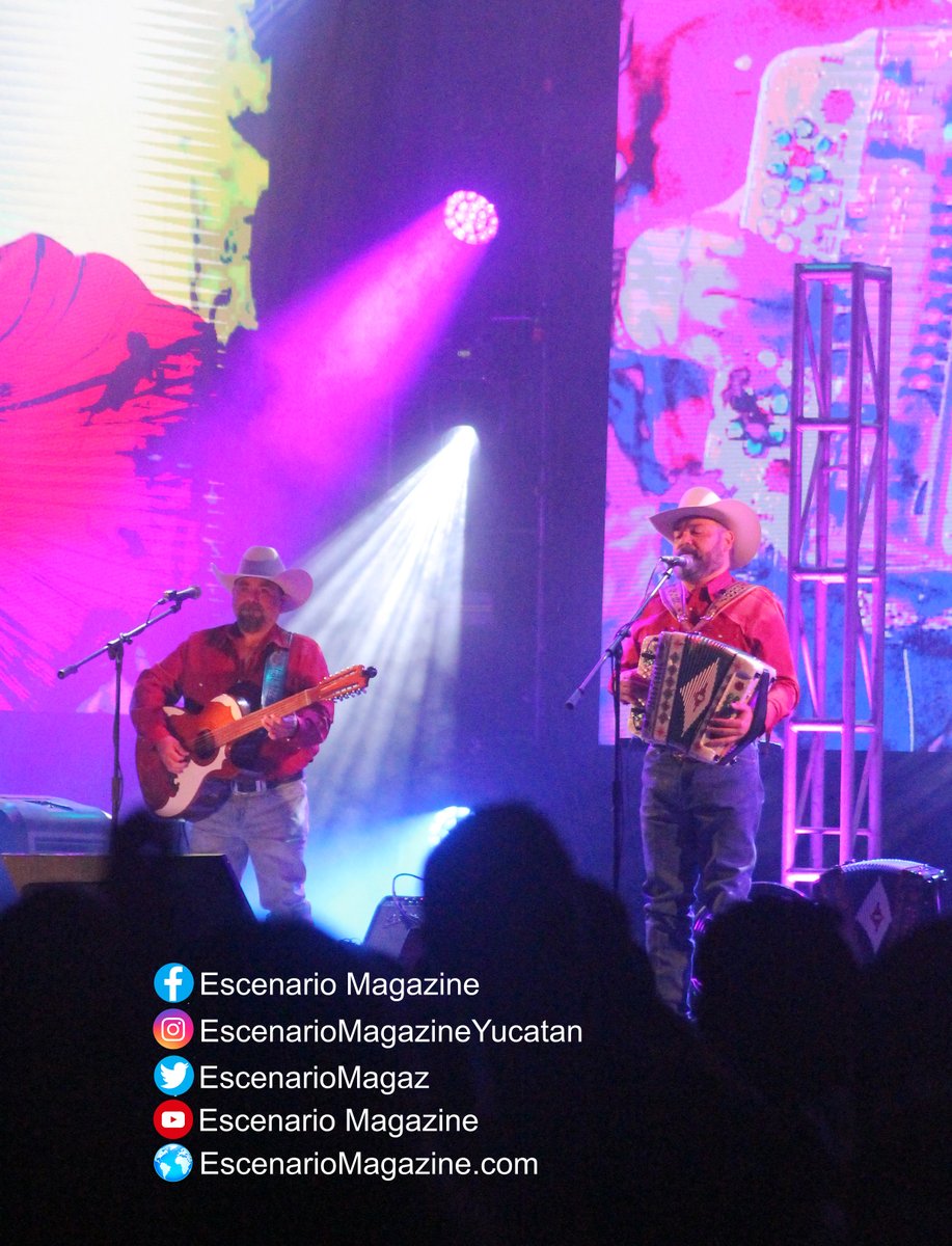 EscenarioMagaz's tweet photo. Las botas y sombreros vaqueros se lucieron en el #concierto que el @grupointocable ofreció el sábado 4 de #marzo en el @ForoGNPSeguros como parte de su gira #EvoluciónTour en #Mérida #Yucatan

#EscenarioMagazine #GrupoMostacho #INTOCABLE @CocoaRpMedios  @ApodacaGroup @ShowcaseMex https://t.co/ZVdi7zWyvx