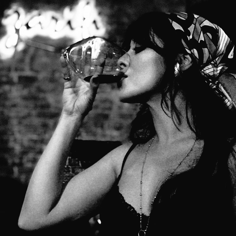 Sakizkizz's tweet photo. Zeynep & Deniz 🥂 #zeyden #kraliçe
#SelinŞekerci #BurcuÖzberk https://t.co/ZvZvlh4GGB
