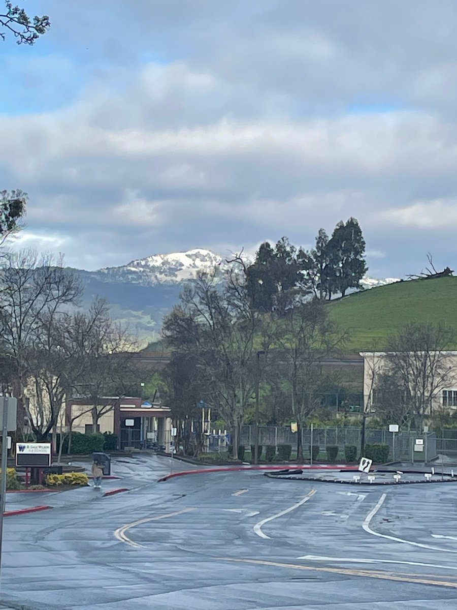 What a view this morning! ❄️ 🏔