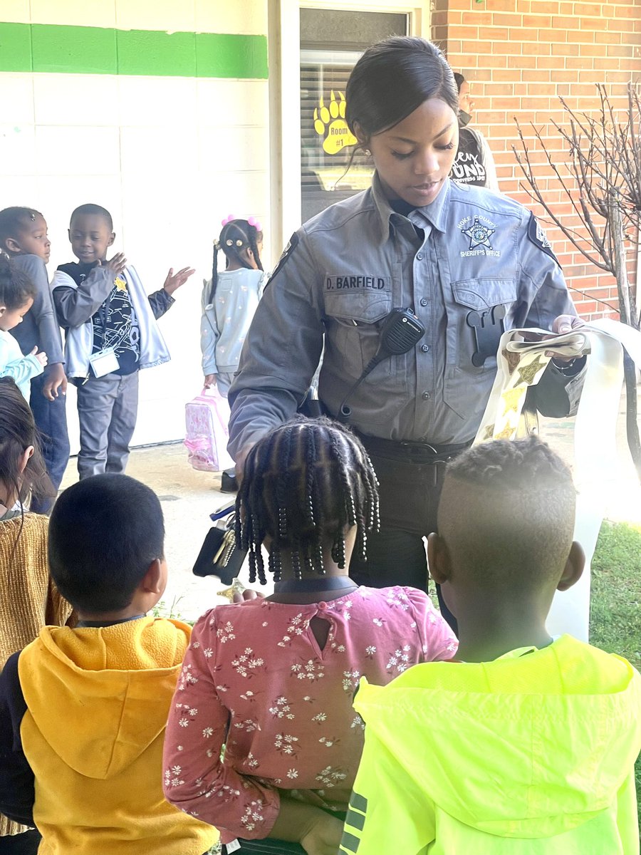 Deputy Barfield surprised our Pre-K students with stickers after lunch. #relationshipsmatter #everyjourneyhasagreatstory @Scurlockbears