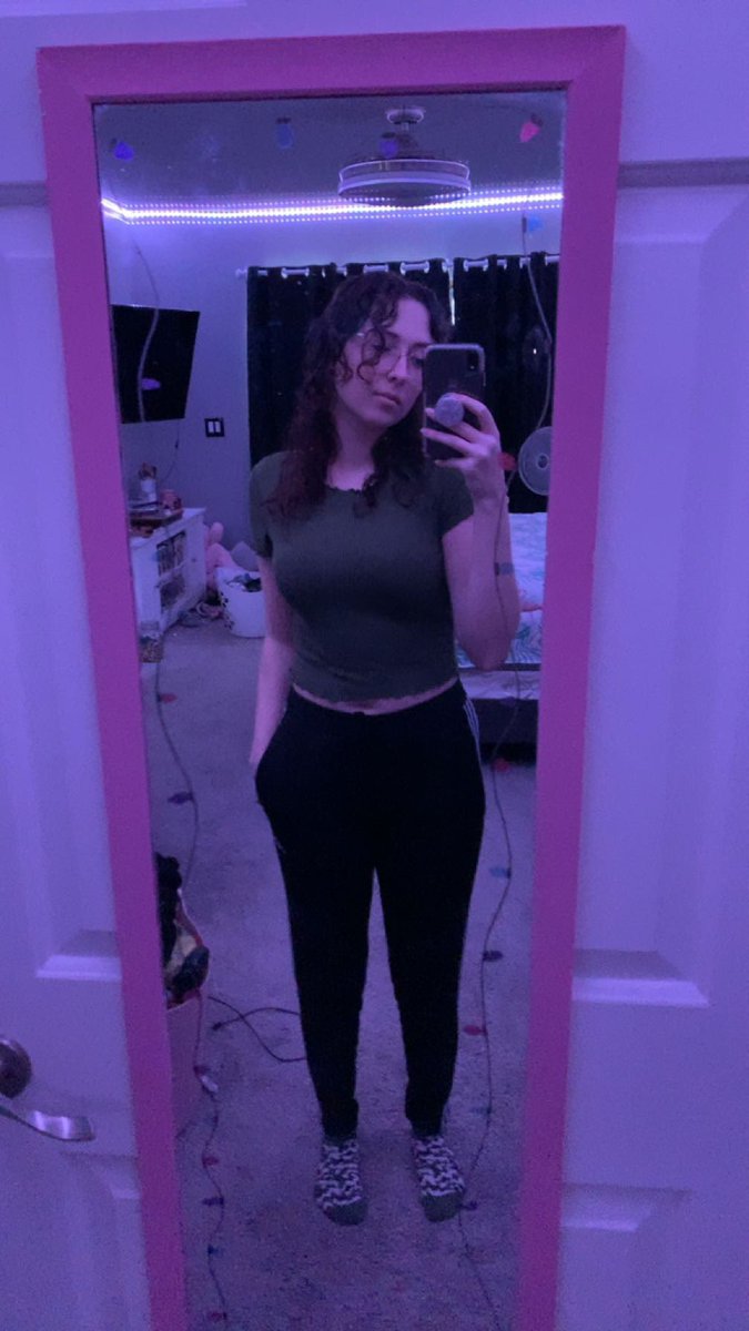 peachbins's tweet image. anywayss hi twt! 🫶 (say it back)