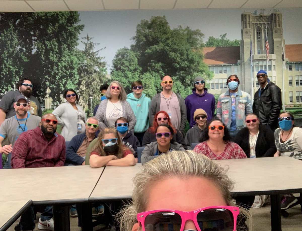 Loving our new shades! #MeaningfulMonday #LifeAtATT #MBCGoodStuff #EAW23 @EvvCollections