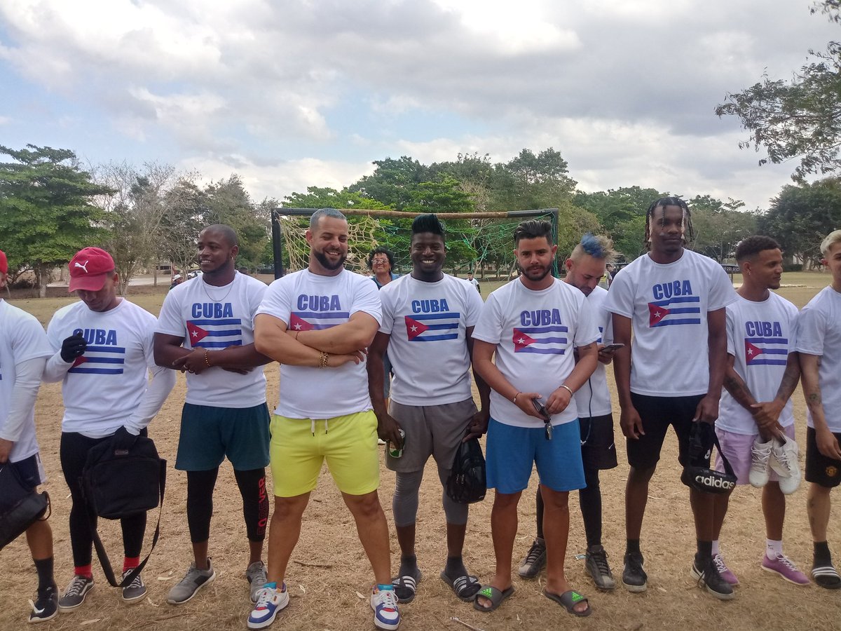 YoneideV's tweet photo. Evento de fútbol de larga duración con actores económicos no estatal en el municipio Ciego de Ávila, en el parque de la ciudad. #MejorEsPosible #LatirAvileño #CVACapitaLate. https://t.co/jwAMCI5Uao