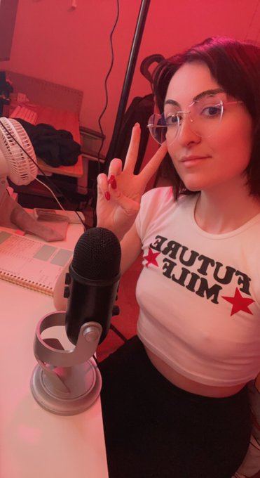 wearing the future MILF shirt tonight I am locked and loaded come ask me questions n stuff: https://t