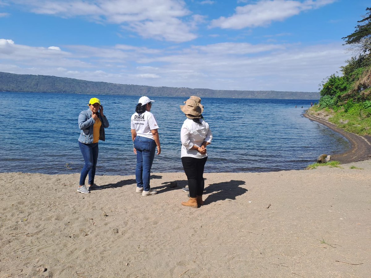 MarenaNicaragua's tweet image. #MARENA realizó visita a la Reserva Natural Laguna de Apoyo, reconociendo el involucramiento de las comunidades y municipalidades en la conservación del ojo de agua Mirador El Boquete, ubicado en el bajadero público del Diriá, Granada.

#SPCC
#AmorAlaMadreTierra
#Nicaragua